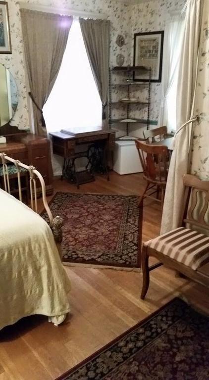 Queen Room