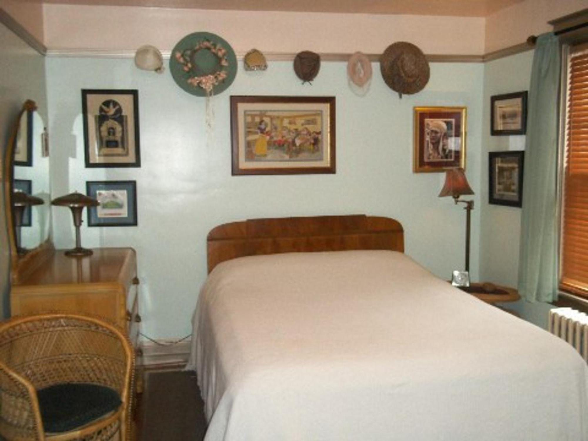 Standard Queen Room