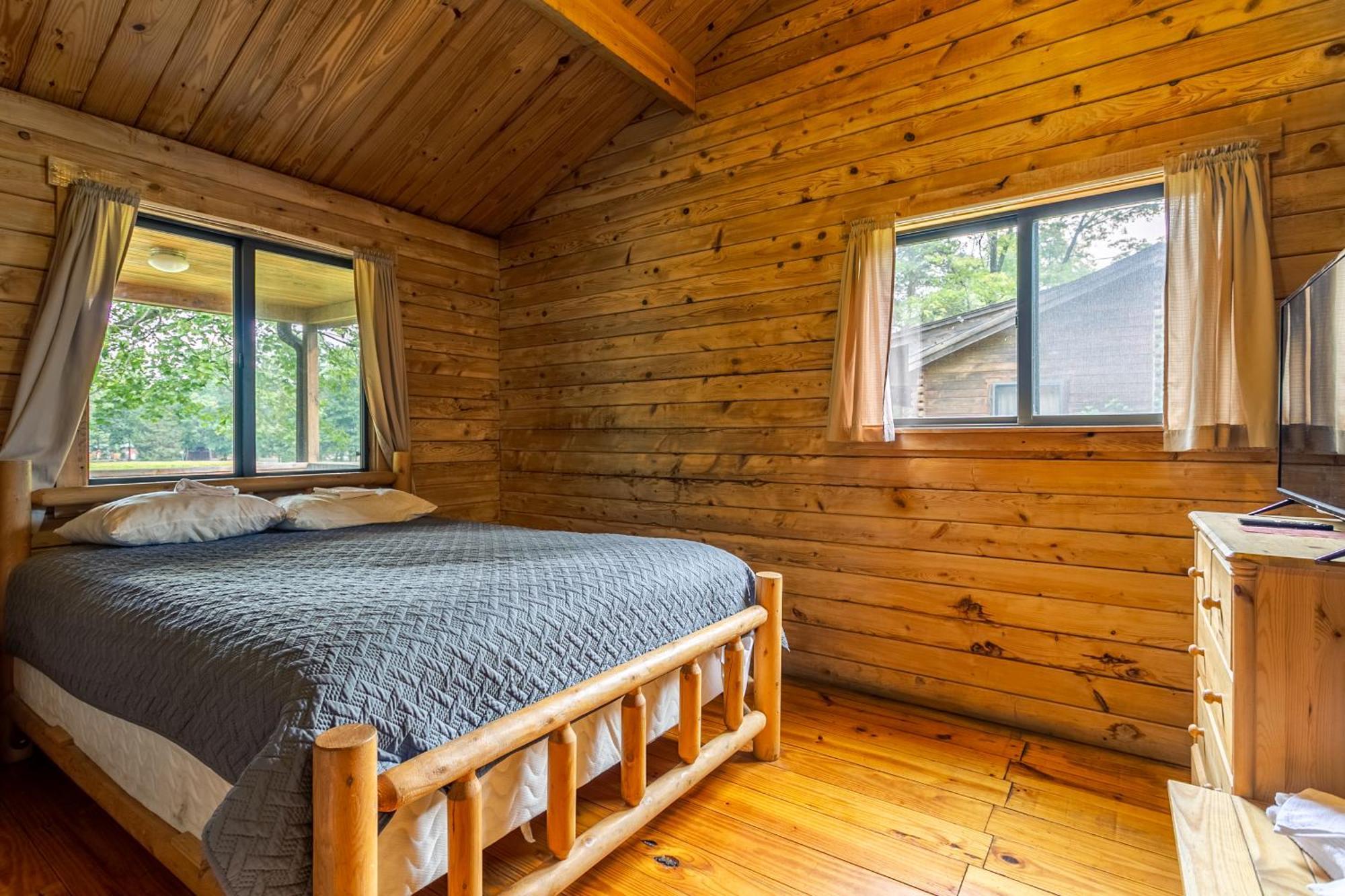 Three-Bedroom Deluxe Cottage