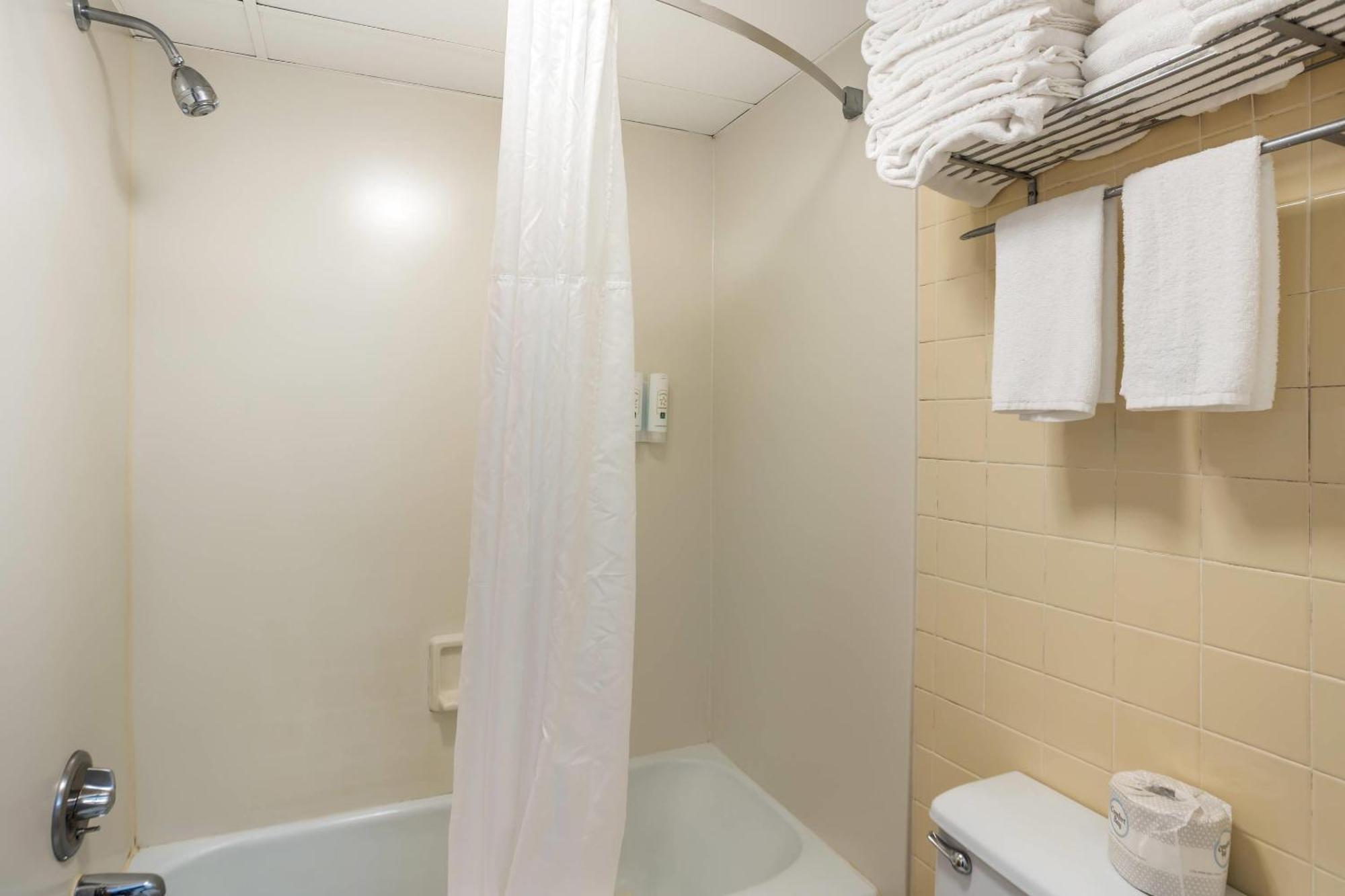 Queen Room Two Queen Beds 1st Floor or Pet Friendly