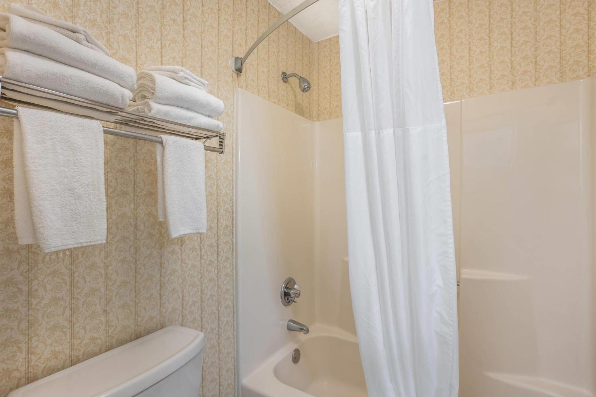 Queen Room Two Queen Beds 2nd Floor or Pet Friendly