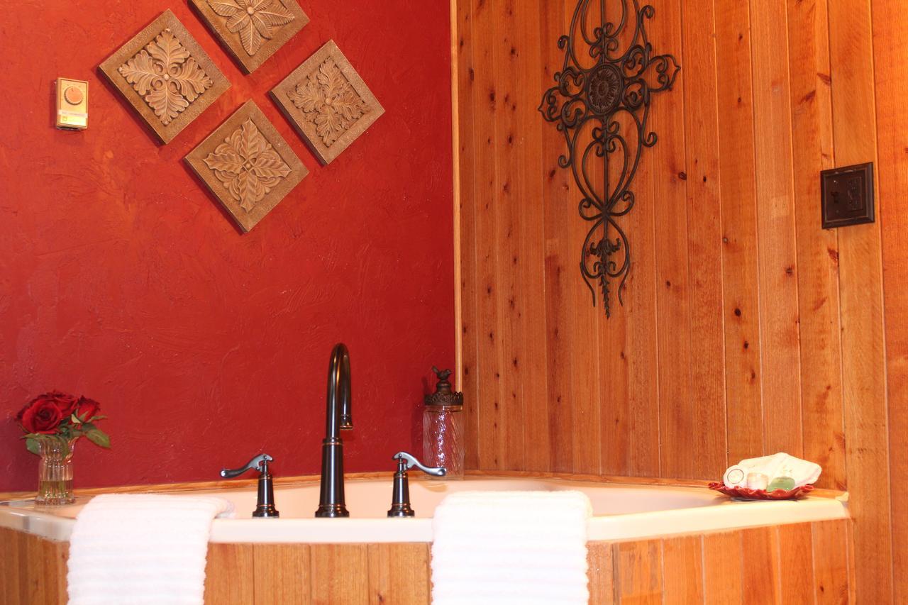 Queen Room Spa Bath