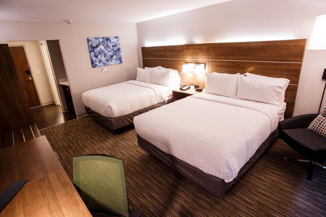 Standard Queen Room Two Queen Beds
