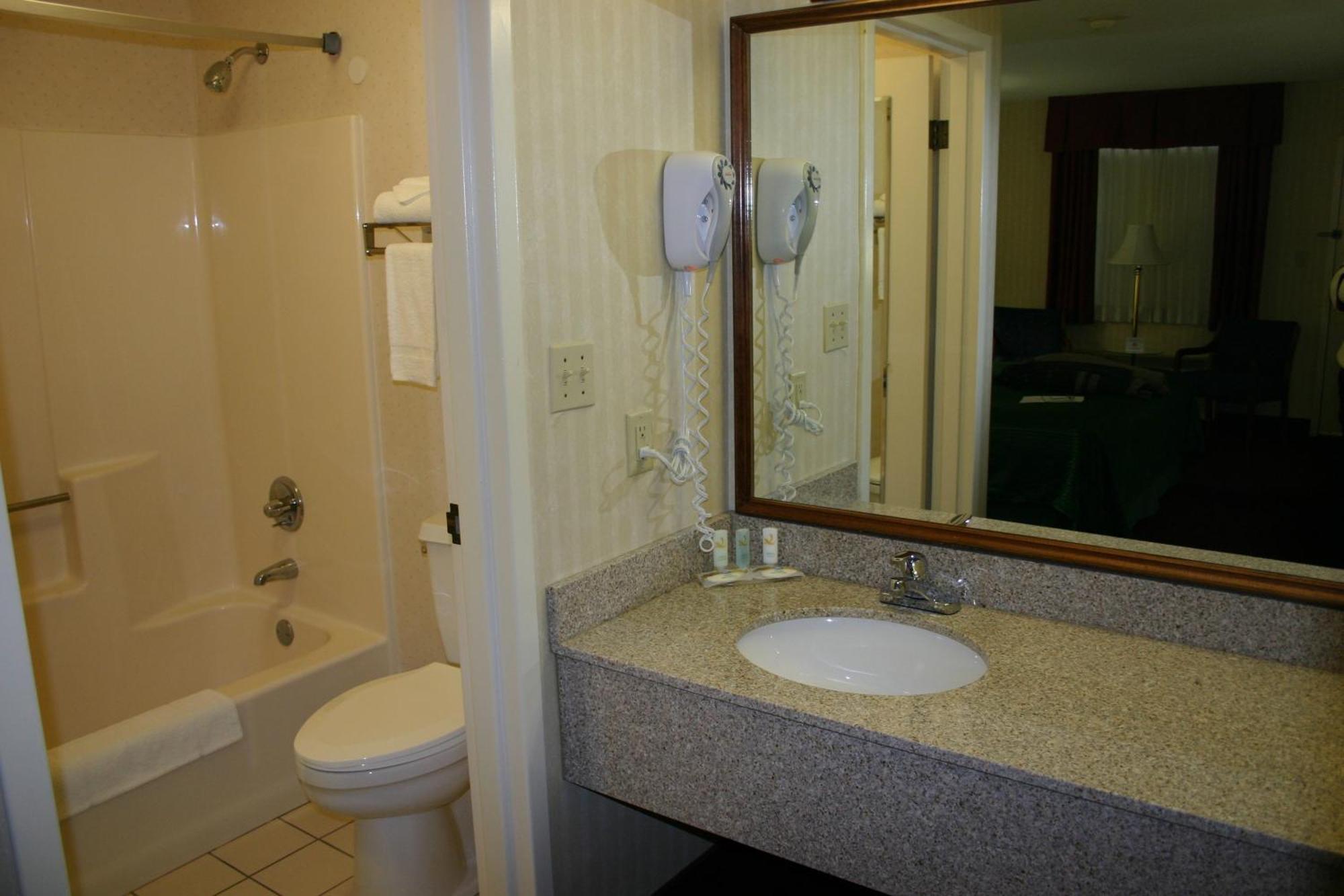 Queen Room Two Queen Beds 2nd Floor or Pet Friendly