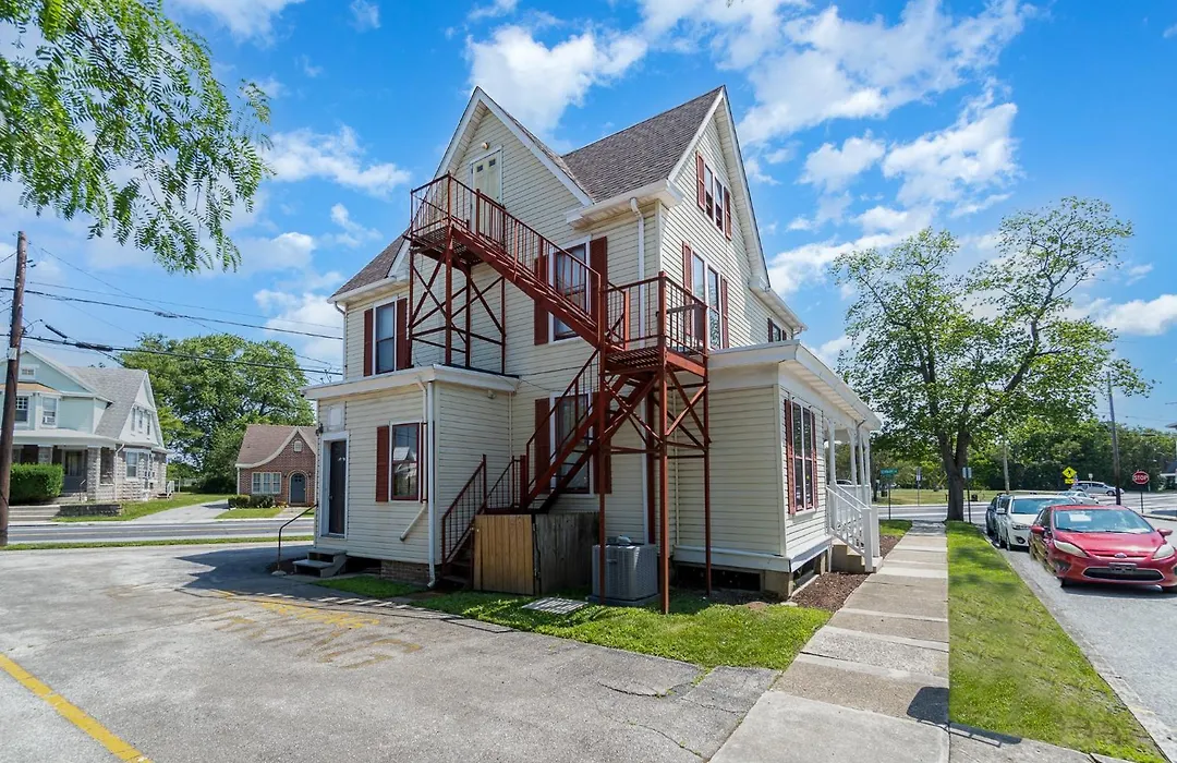 Fully Equipped 3 Story House With Cinema Room Vacation Mode, On!-1